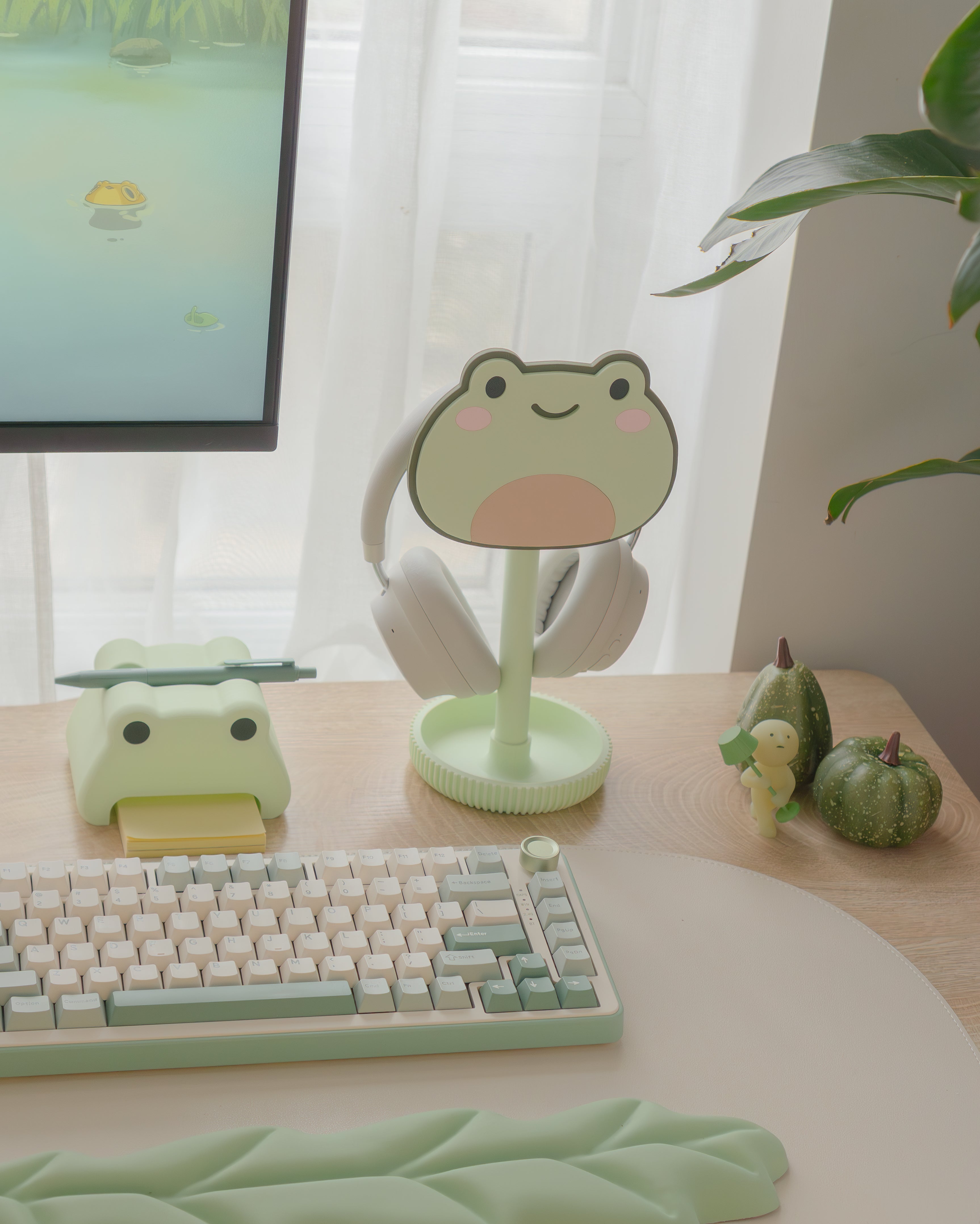 Frog Headphone Stand