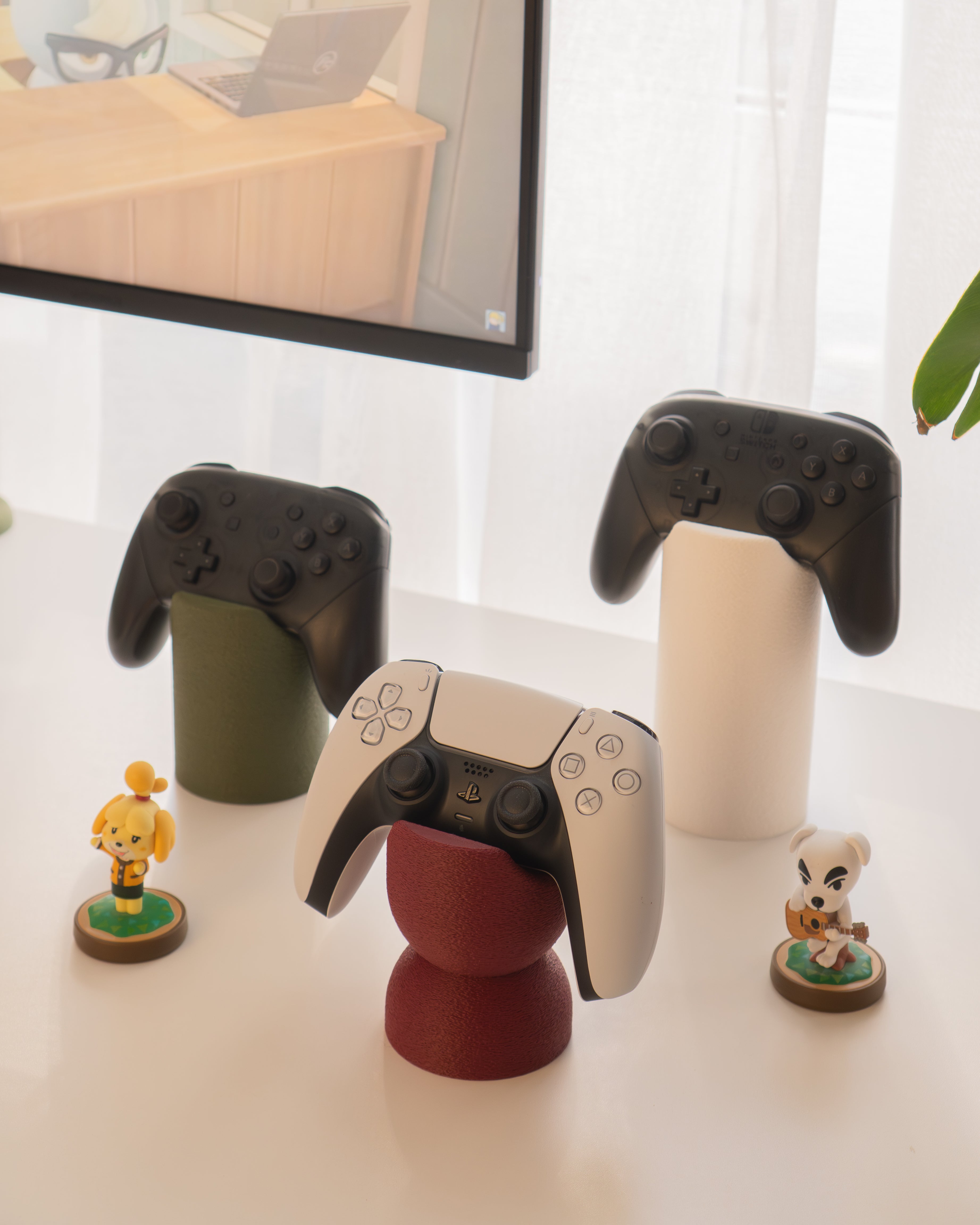 Minimalist Headphone & Controller Holder