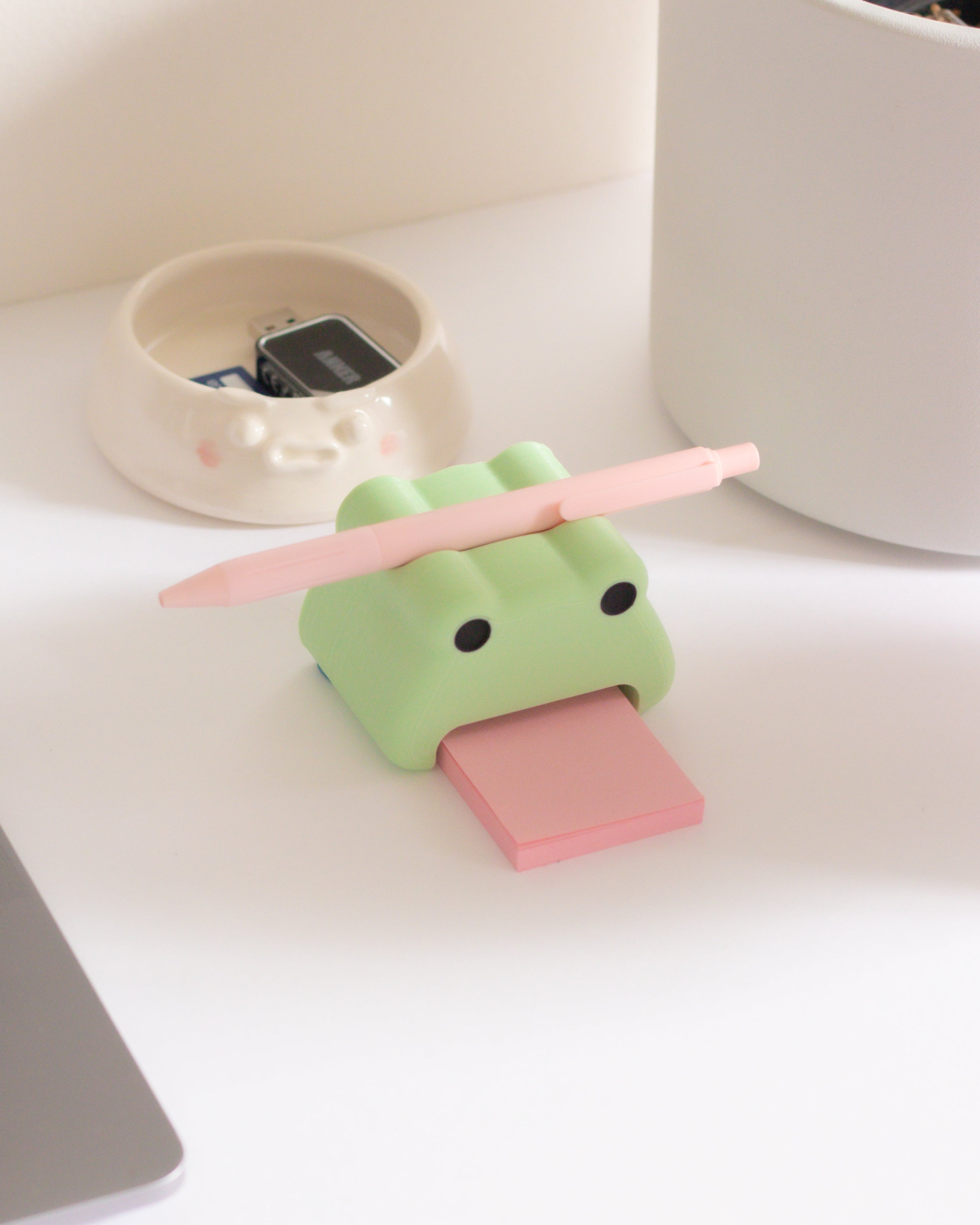 Frog Post and Pen Holder
