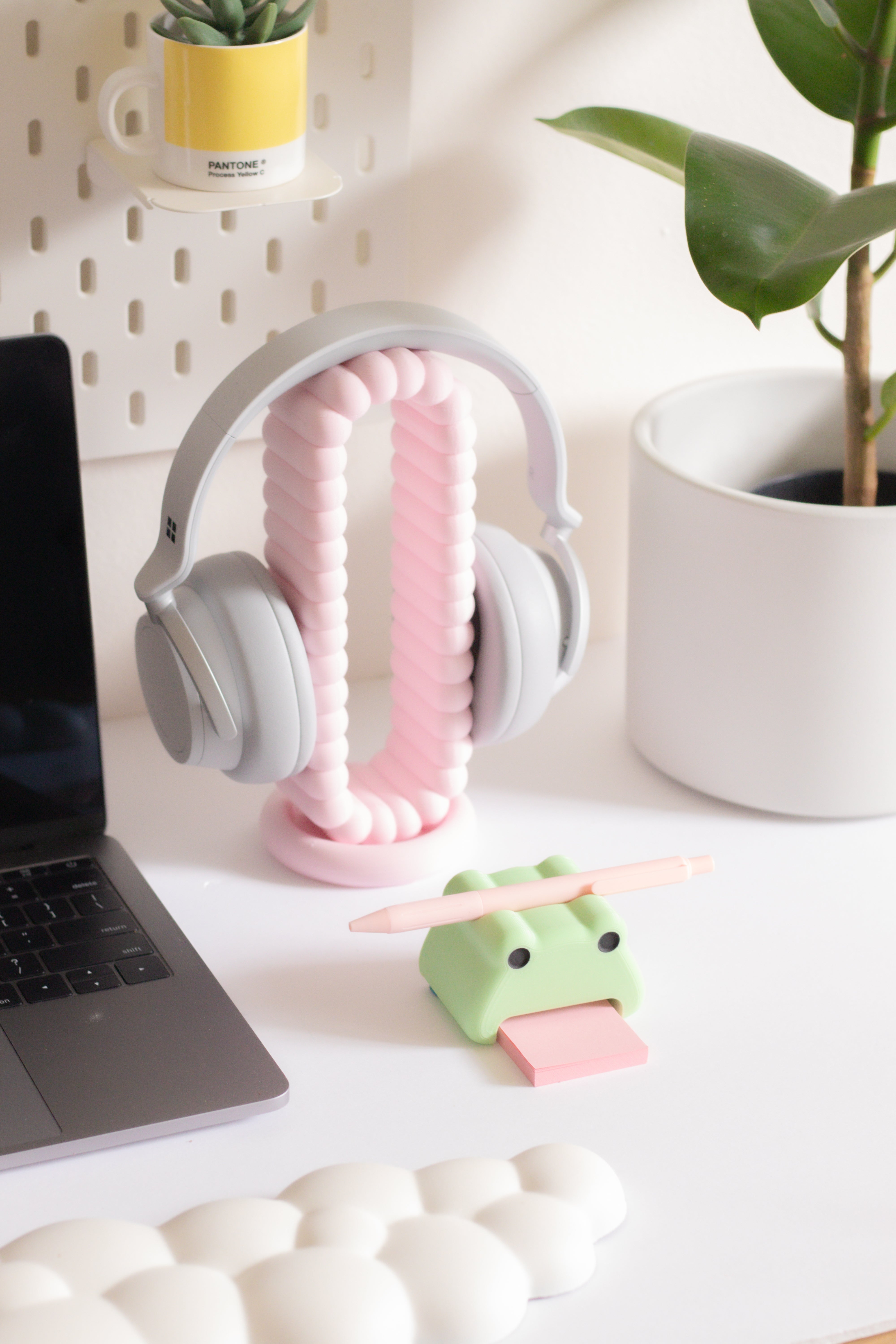 Frog Post and Pen Holder