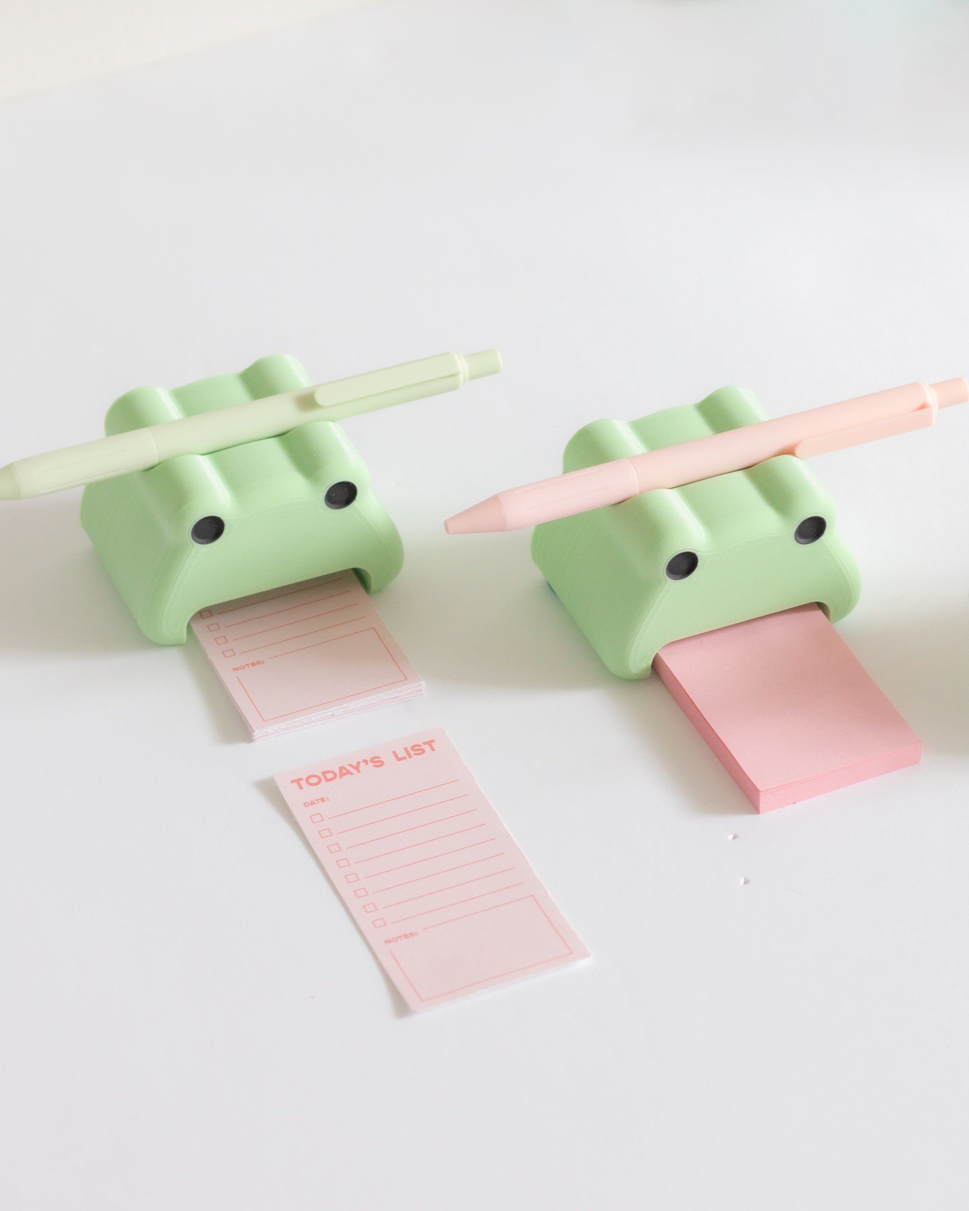 Frog Post and Pen Holder