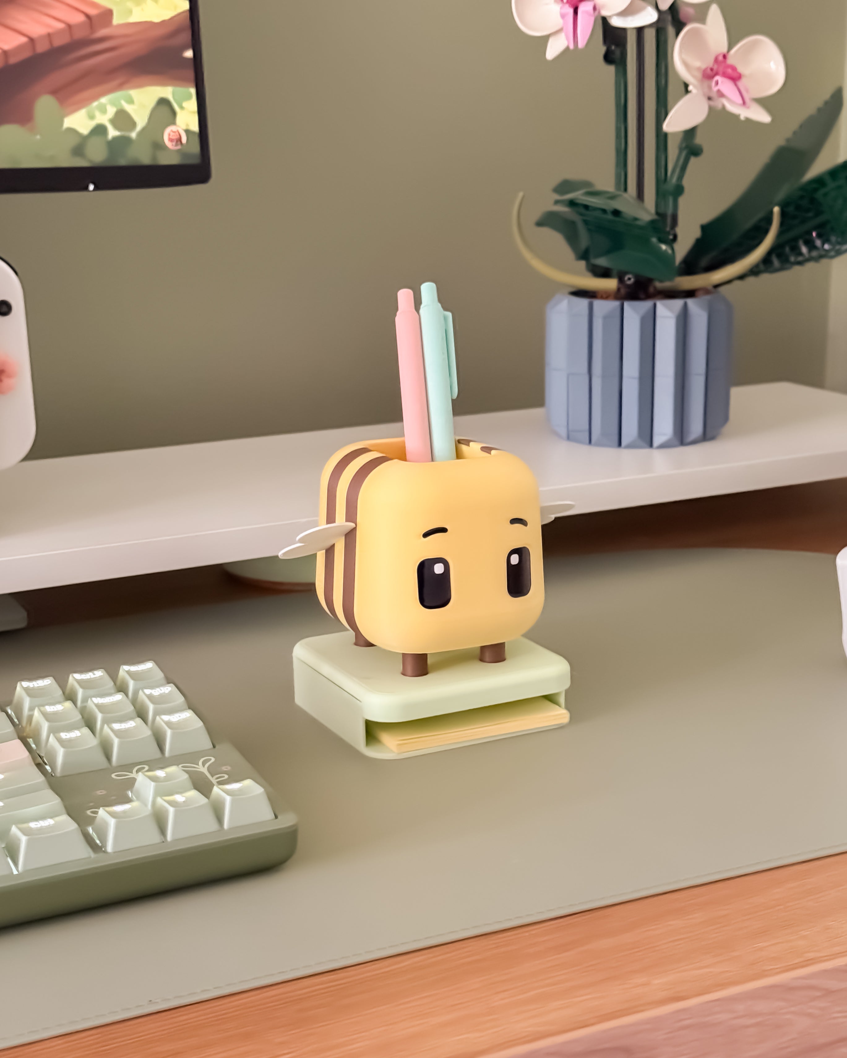Bee Desk Buddy