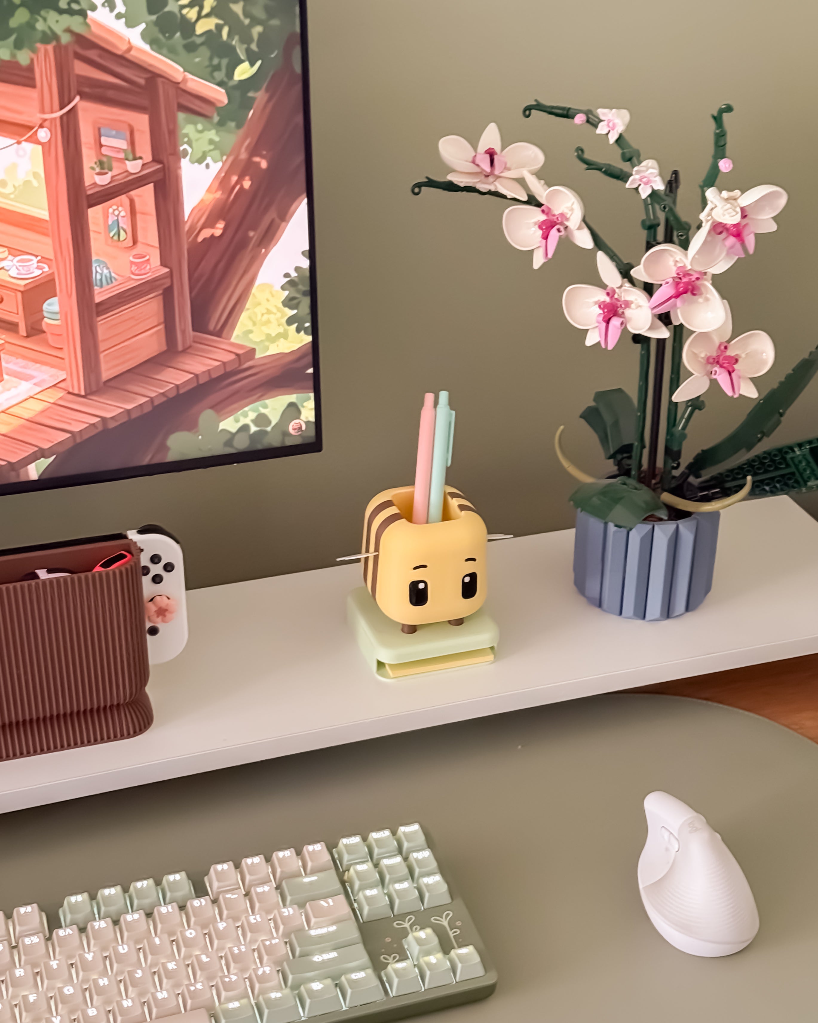 Bee Desk Buddy