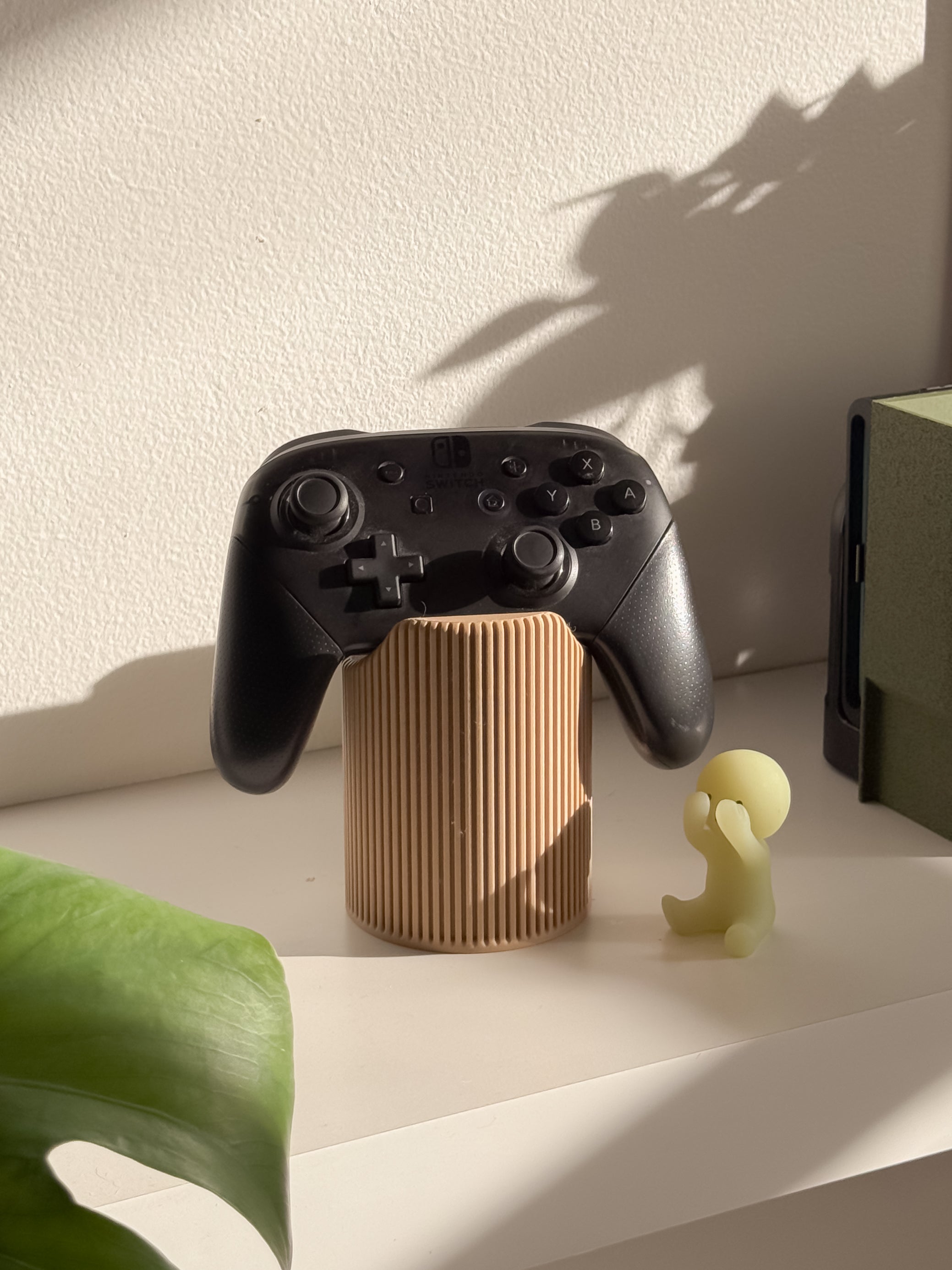 Minimalist Headphone & Controller Holder