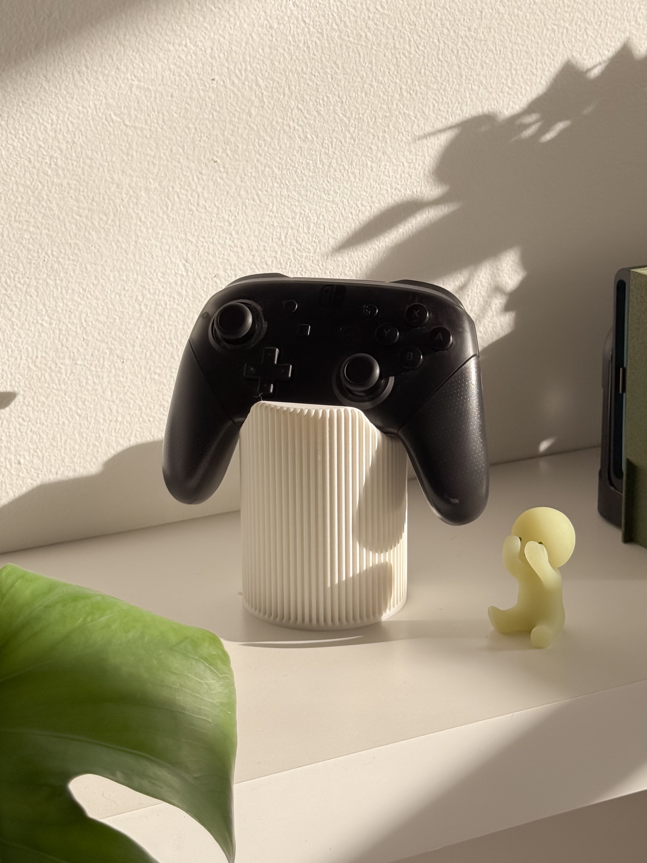 Minimalist Headphone & Controller Holder