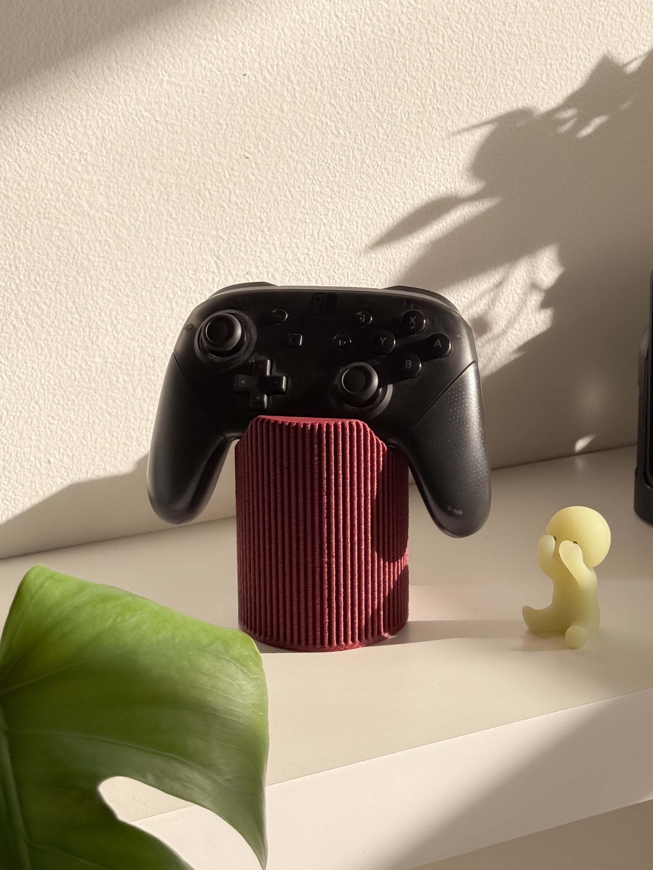 Minimalist Headphone & Controller Holder