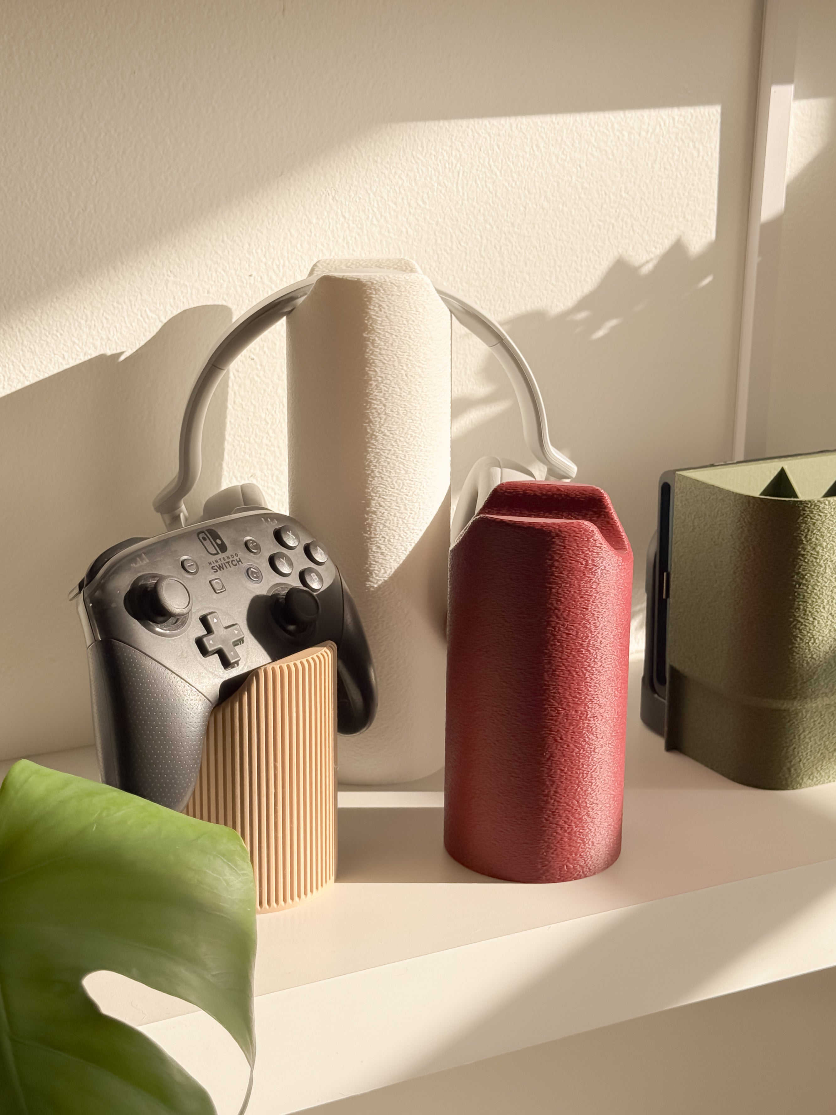 Minimalist Headphone & Controller Holder