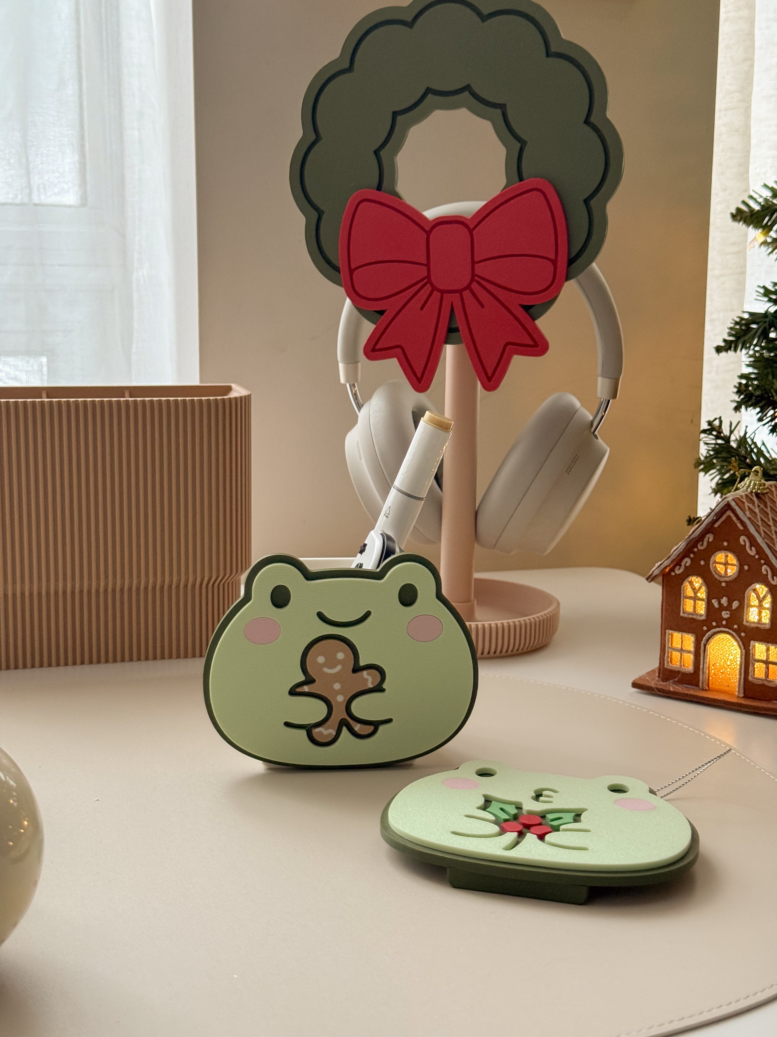 Mystery Frogmas Swap Pen Pot / Tree Ornament Blind Bag