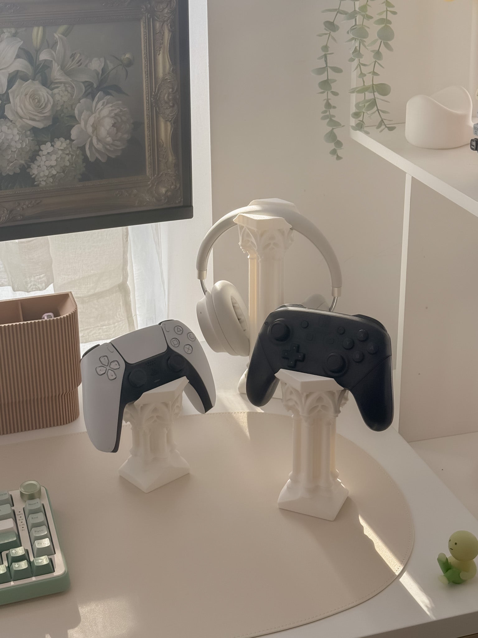 Column Headphone & Controller Stand