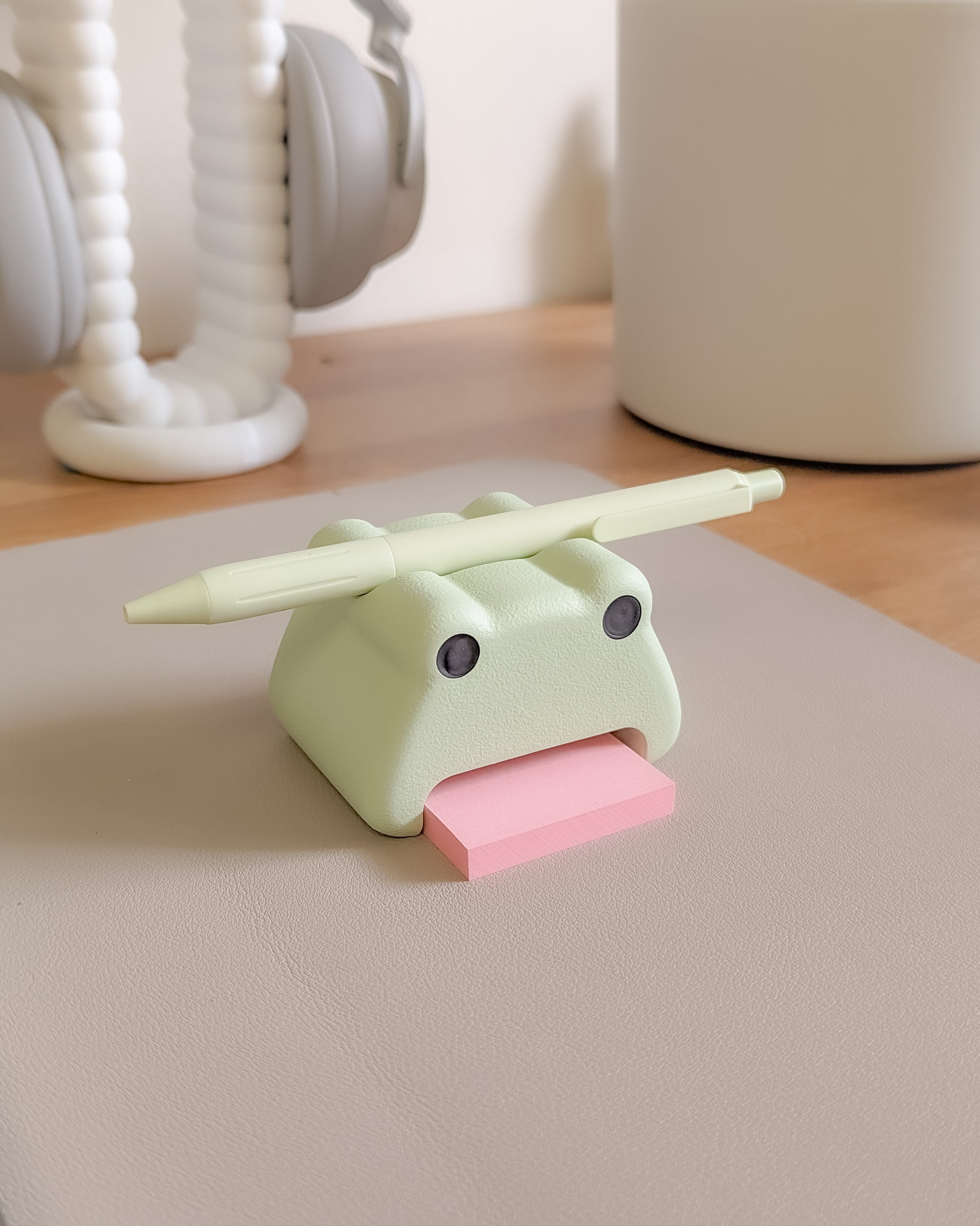 Frog Post and Pen Holder