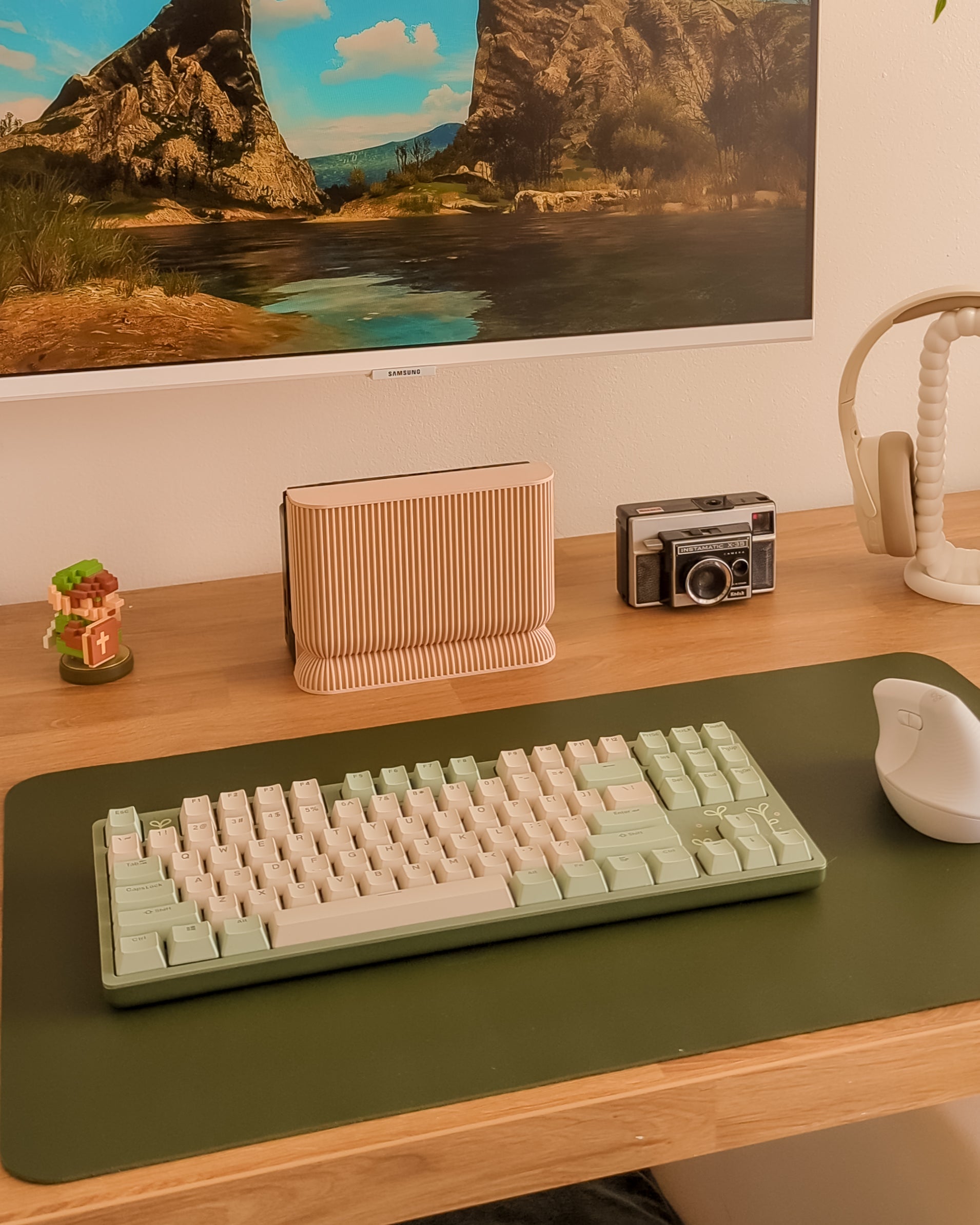 Version 1 Vase Switch Dock Cover with Storage