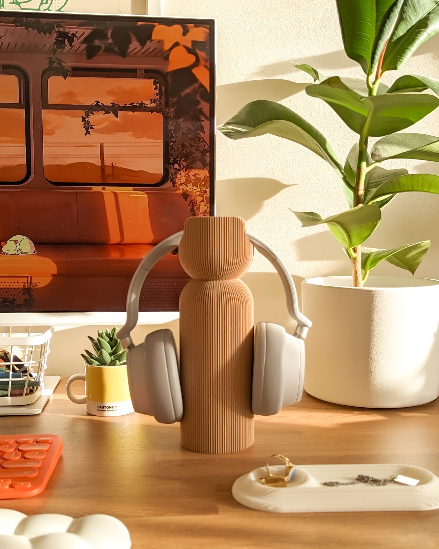 Minimalist Headphone Stand