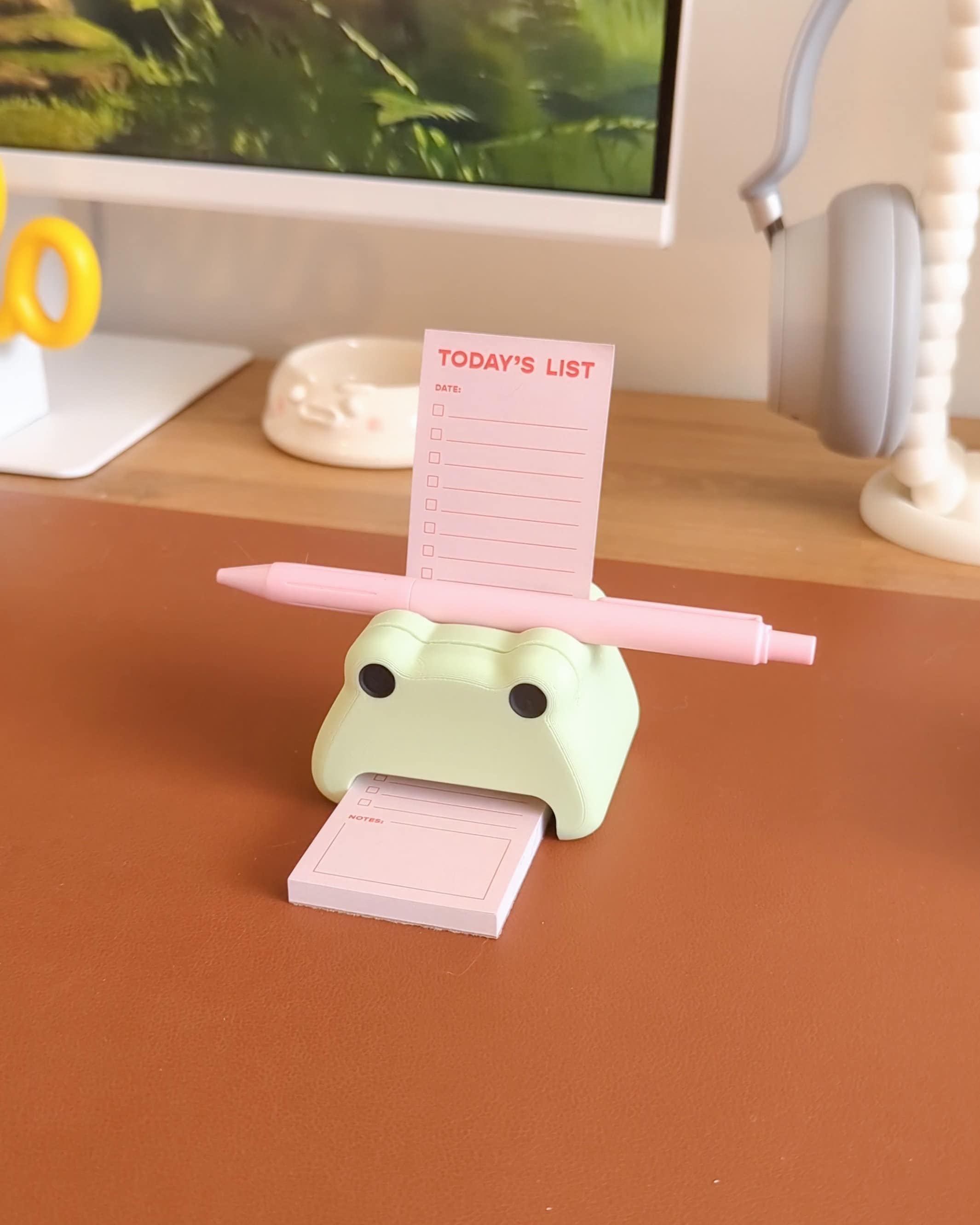 Frog Post and Pen Holder