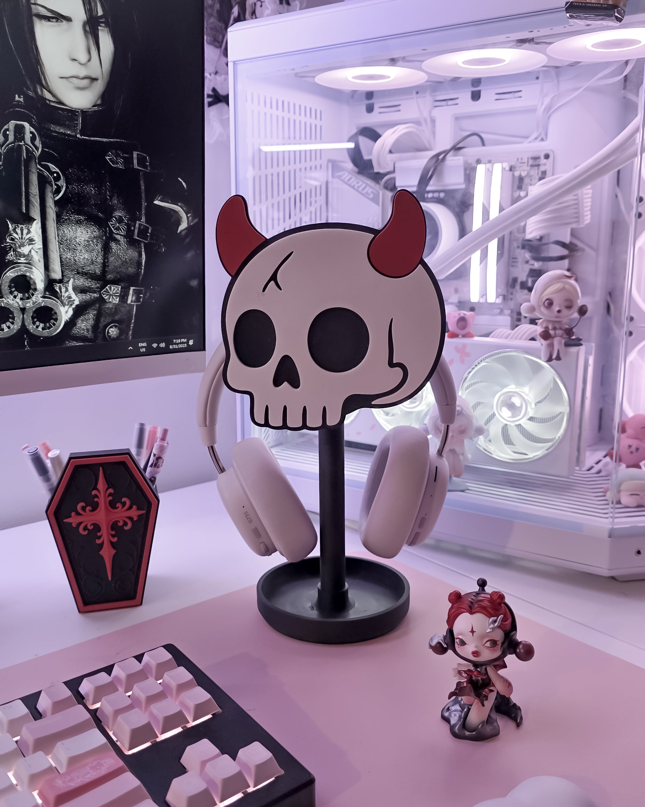 Horned Skull Headphone Stand