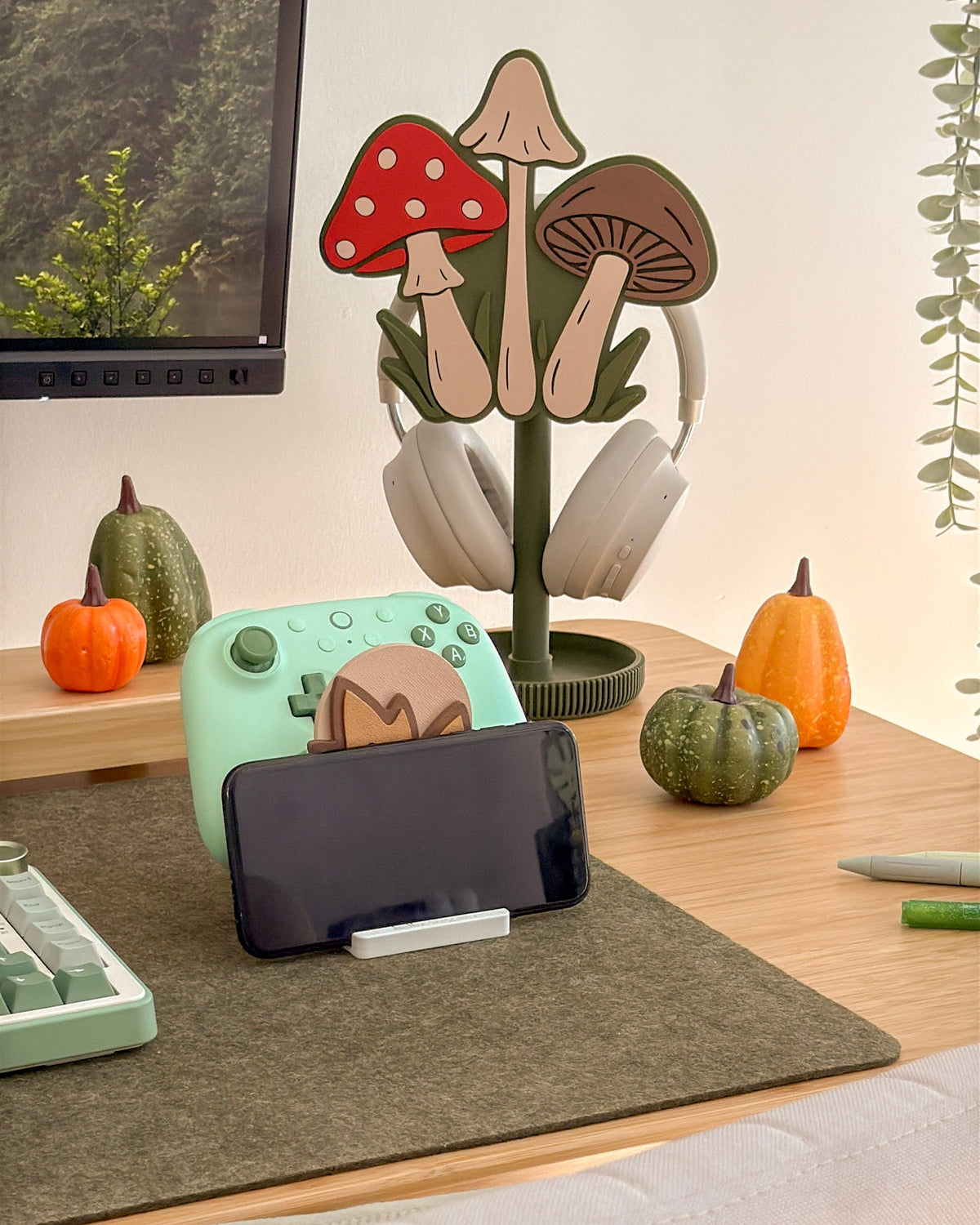 Fall Leaves | 3-in-1 Pen Pot, Controller Holder & Phone Stand (Copy)