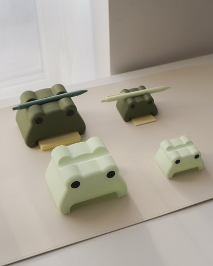 Frog Post and Pen Holder