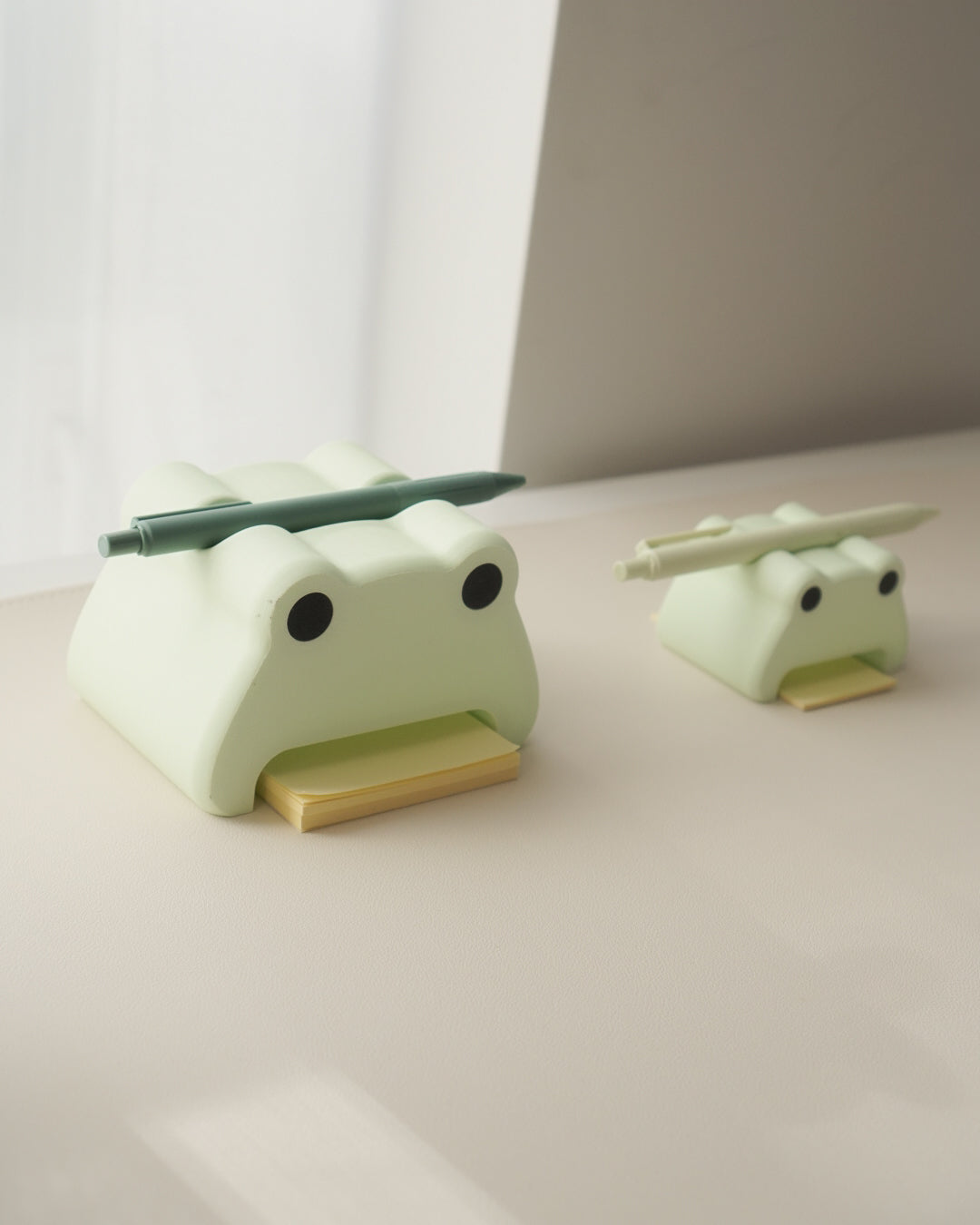 Frog Post and Pen Holder