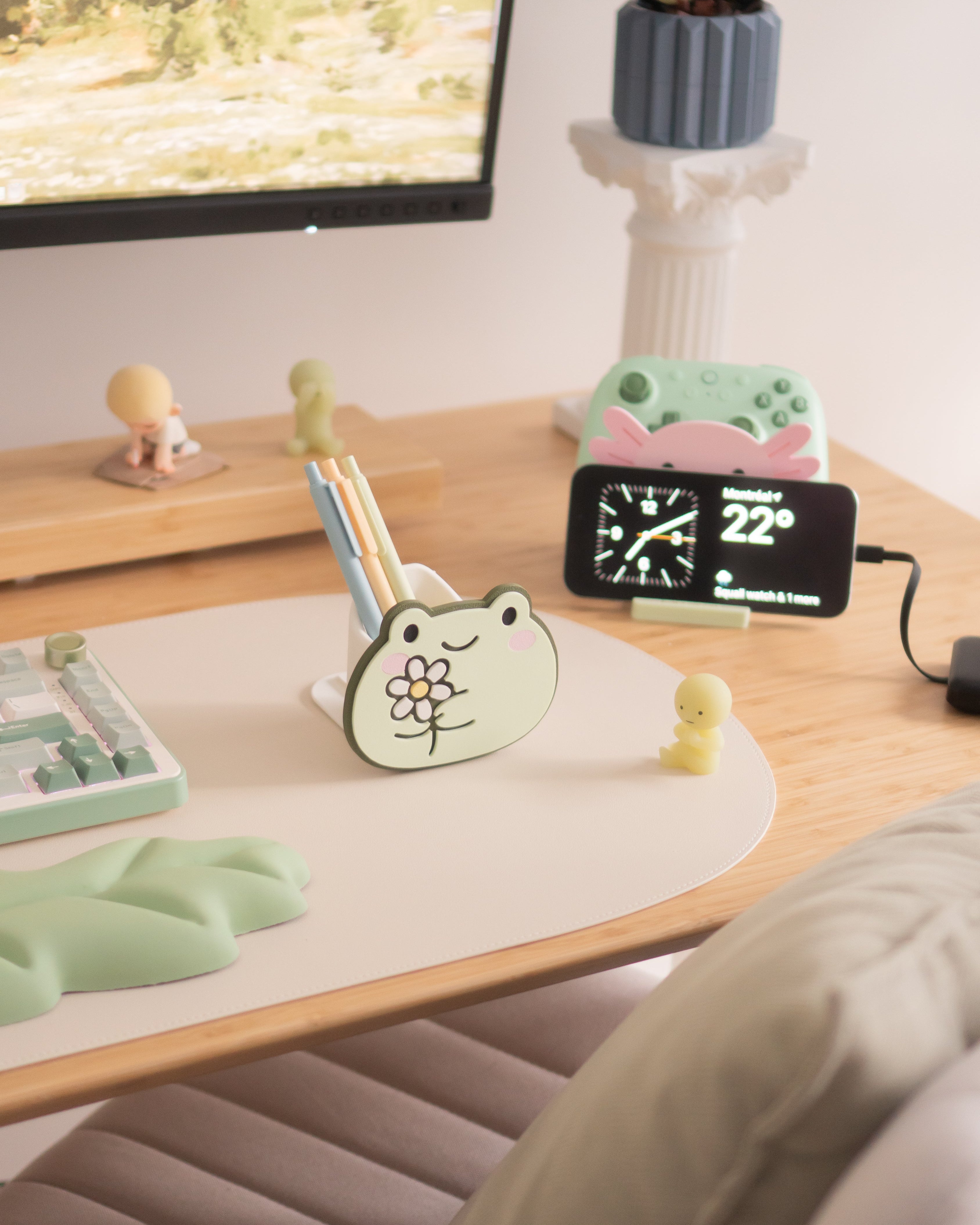 Daisy Frog | 3-in-1 Pen Pot, Controller Holder & Phone Stand