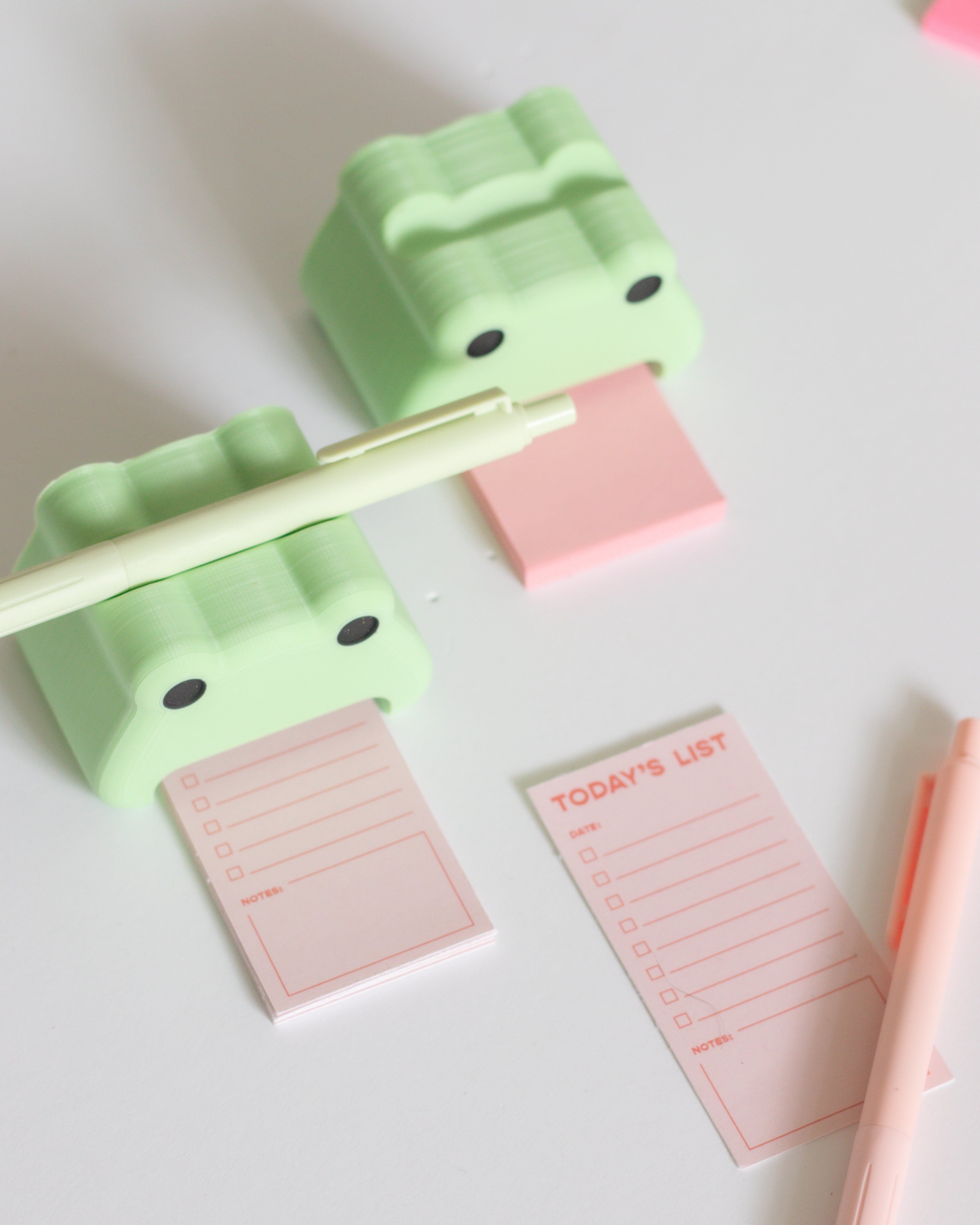 Frog Post and Pen Holder