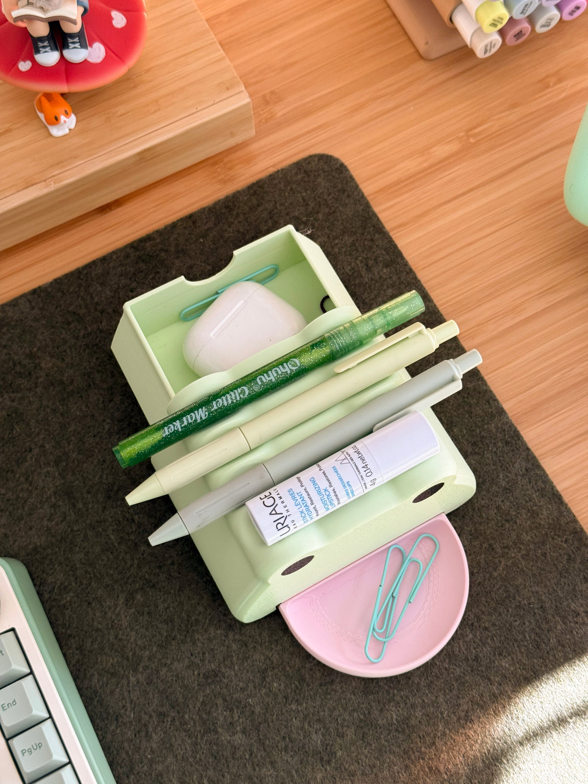 Frog Post and Pen Holder