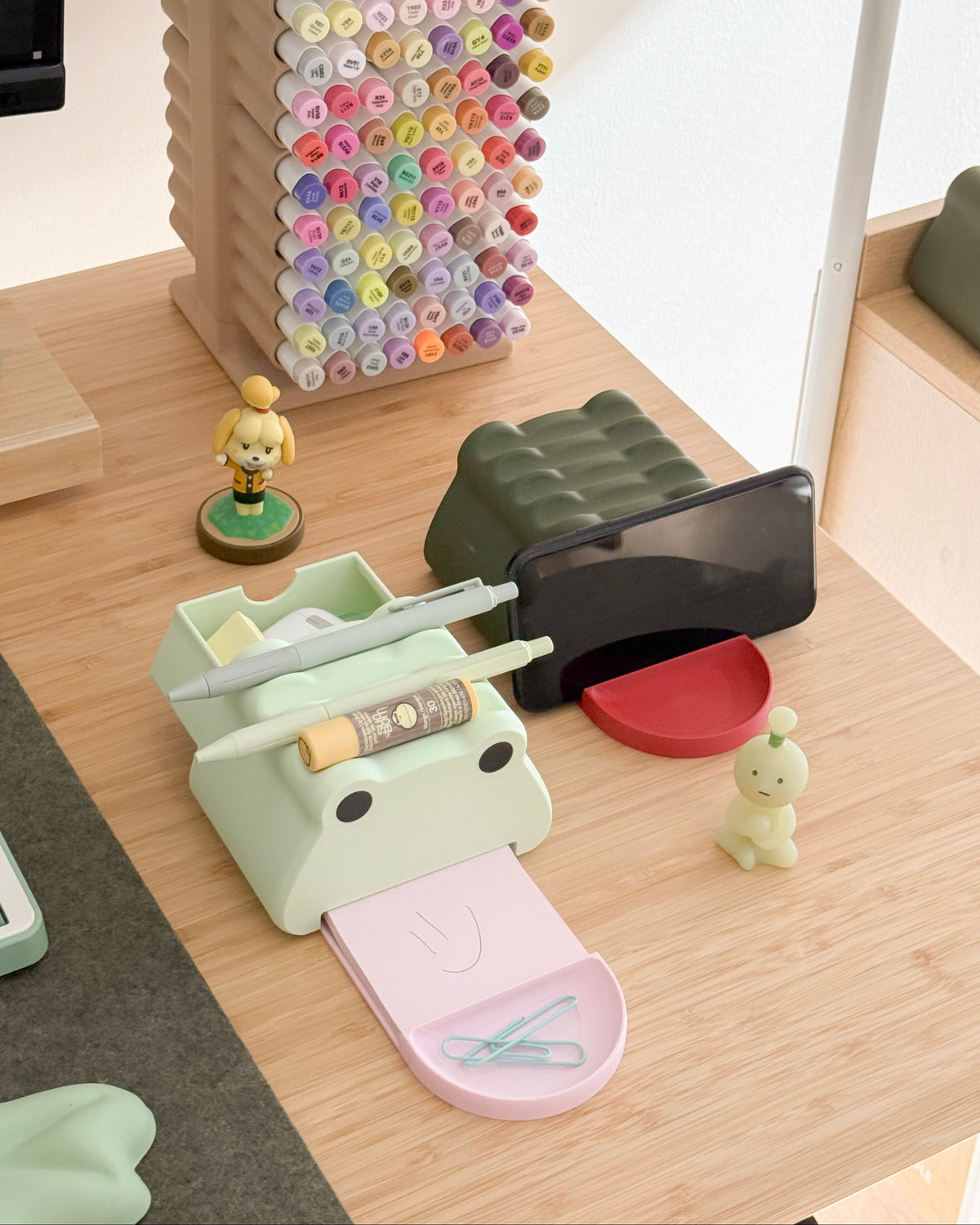 Frog Post and Pen Holder