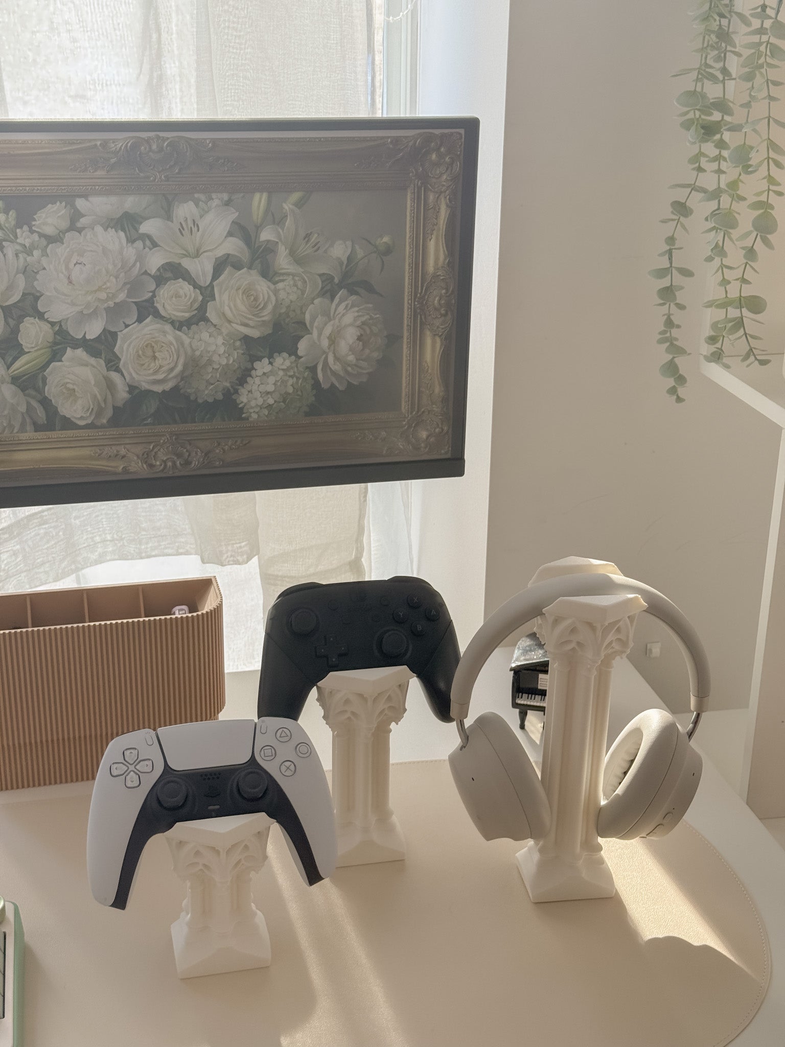 Column Headphone & Controller Stand