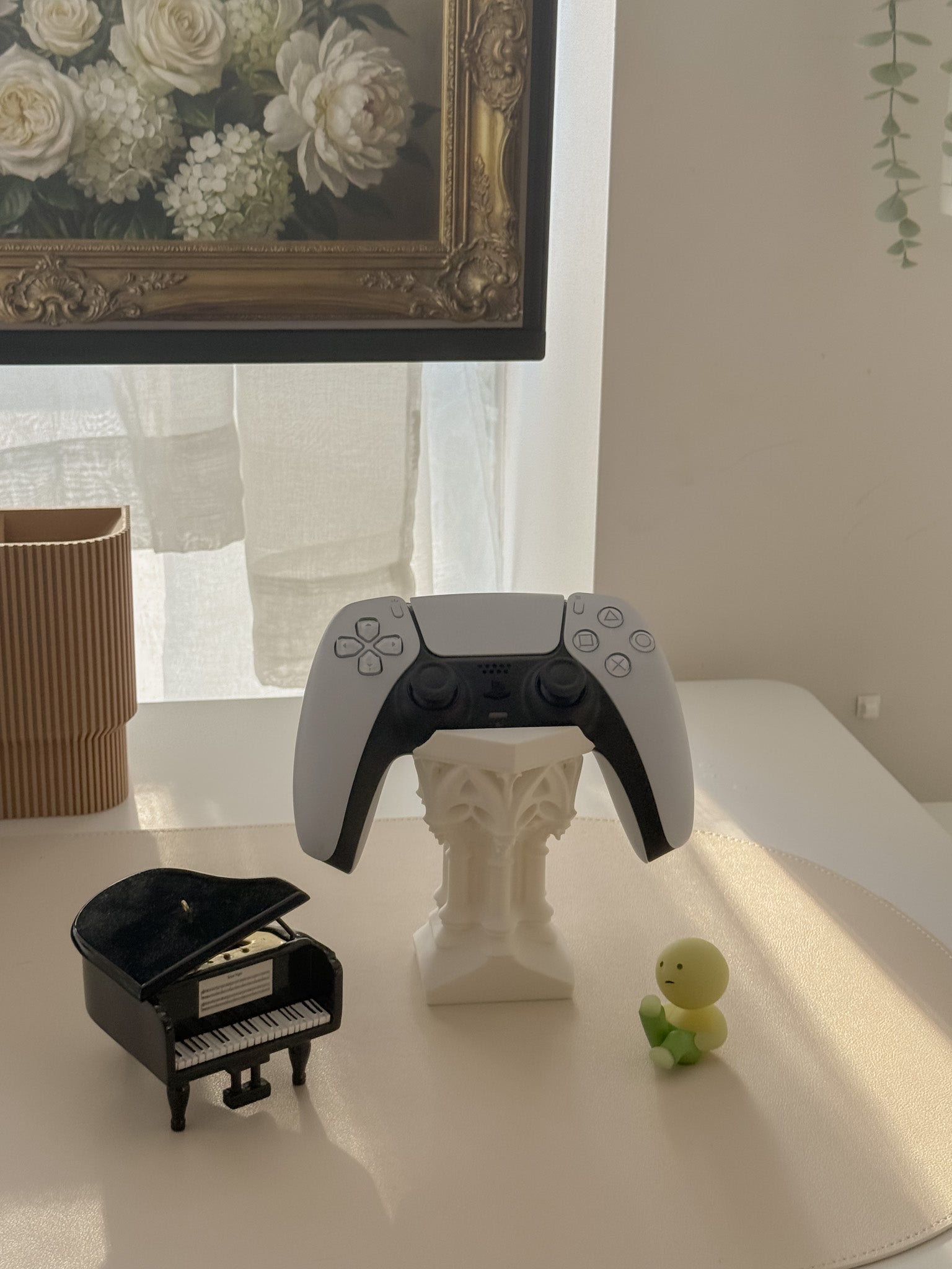 Column Headphone & Controller Stand