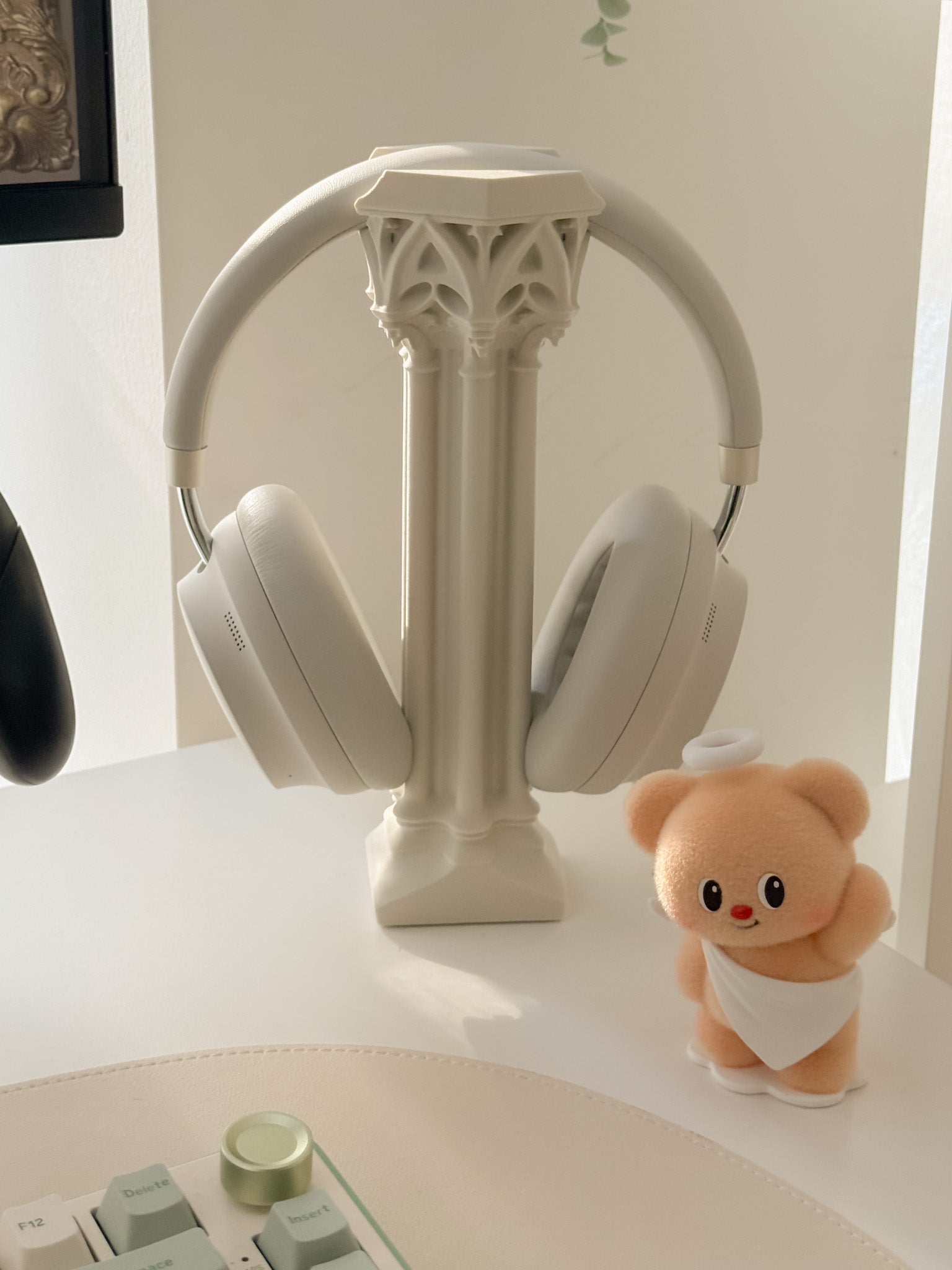 Column Headphone & Controller Stand