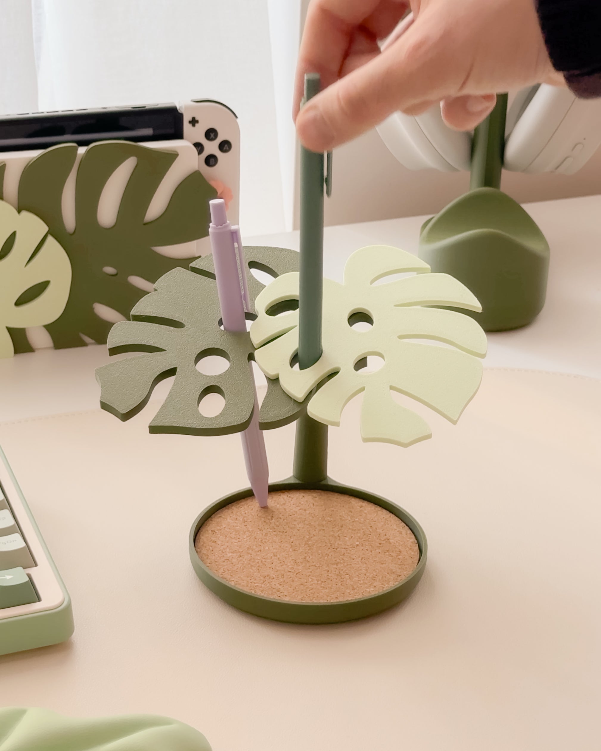 Monstera Pen Holder